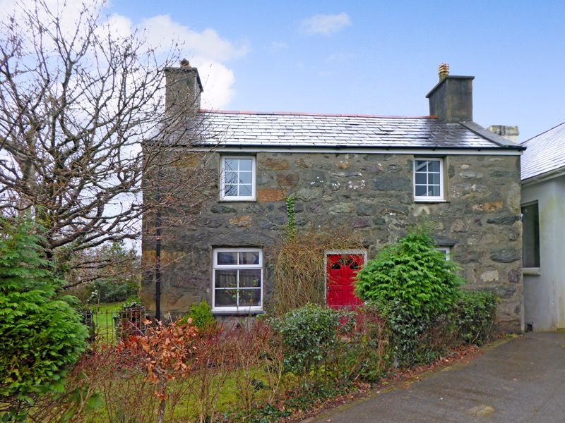 2 bed detached house for sale in Llanrug, Caernarfon LL55 Zoopla