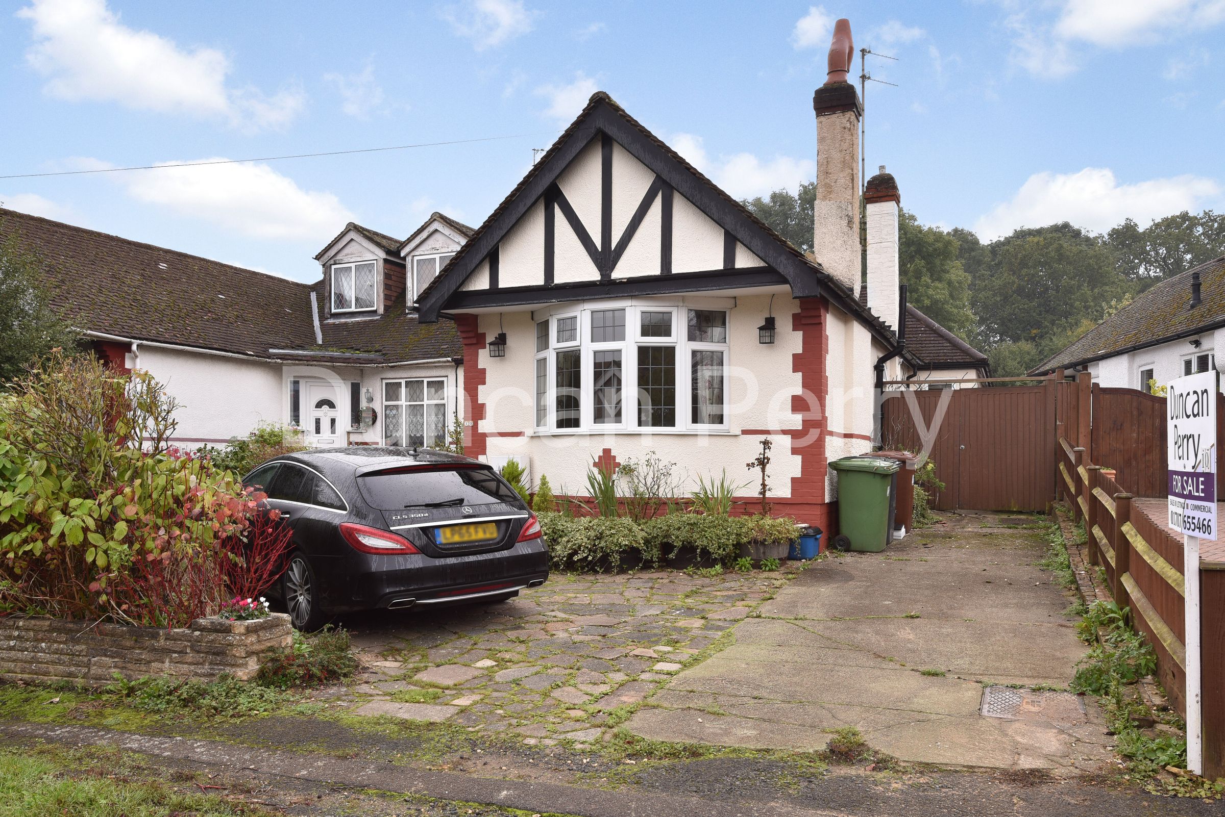 4 bed semidetached bungalow for sale in Elmroyd Close, Potters Bar