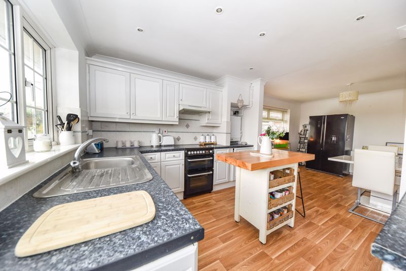 2 bed detached bungalow for sale in Greenfield Crescent, Waterlooville