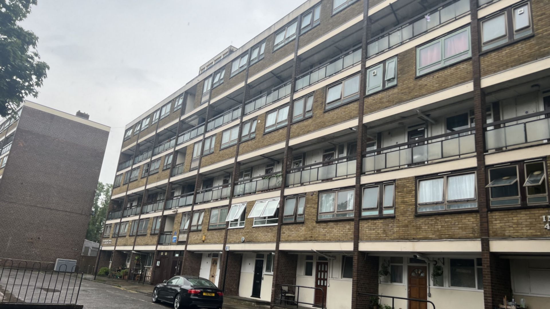 3 bed flat to rent in Invergarry House, Carlton Vale, Maidavale NW6