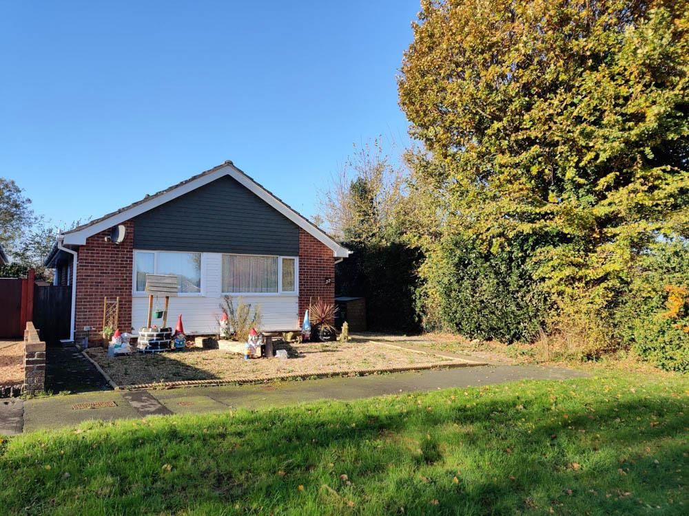 3 bed detached bungalow for sale in Perowne Way, Sandown PO36 Zoopla