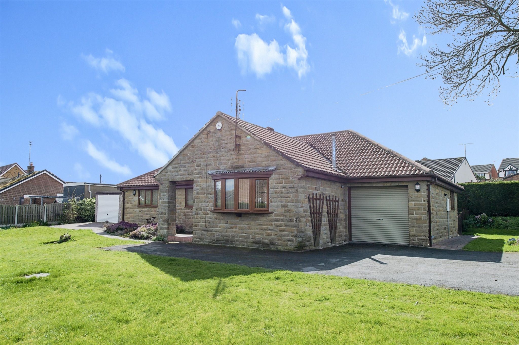 3 bed detached bungalow for sale in Little Hemsworth, Hemsworth
