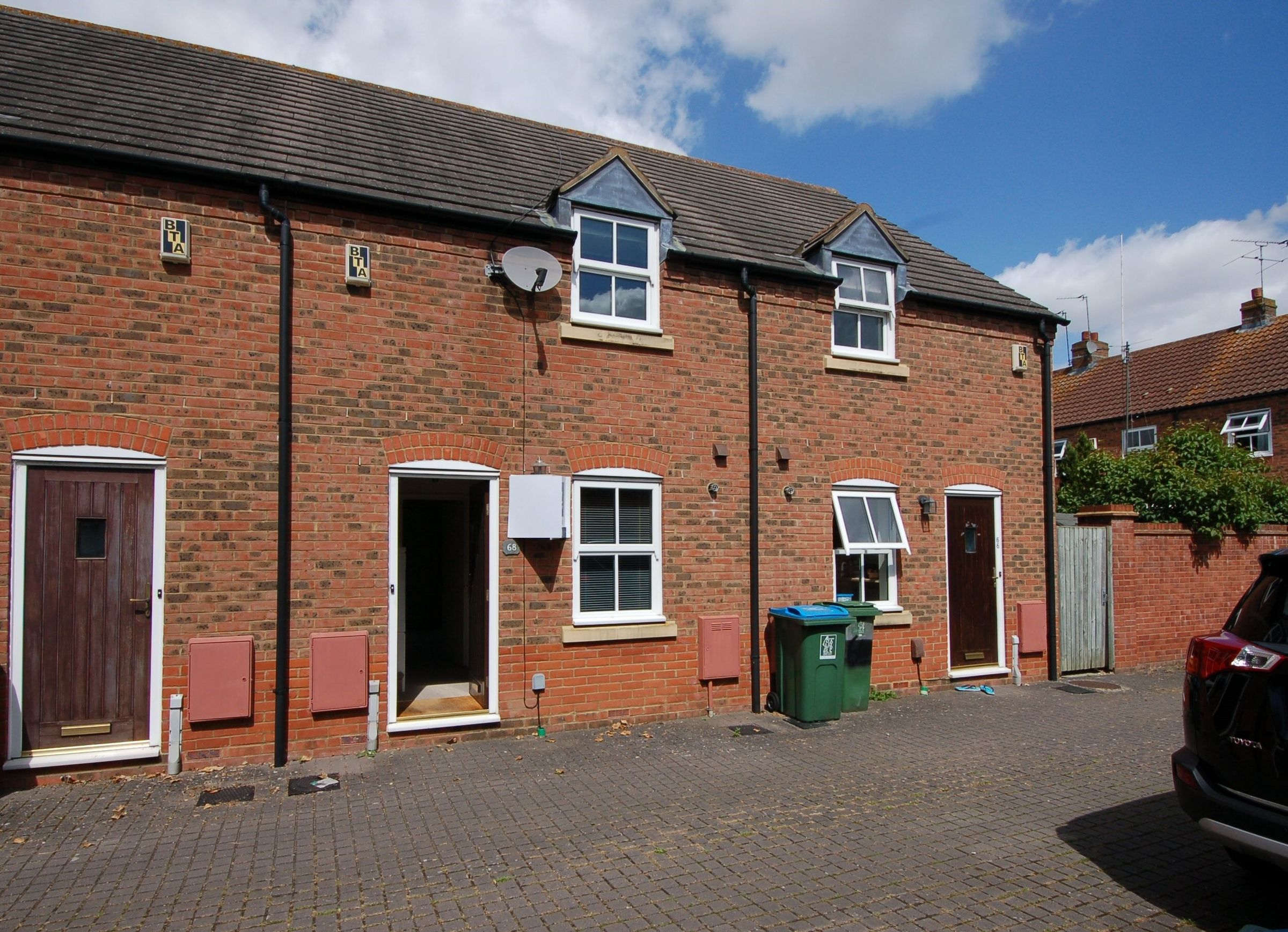 2 bed terraced house to rent in Prestwold Way, Fairford Leys, Aylesbury