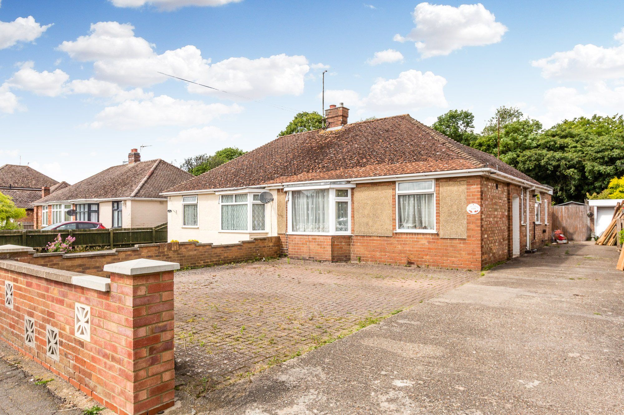 3 bed semidetached bungalow for sale in Hall Avenue, Rushden NN10 Zoopla