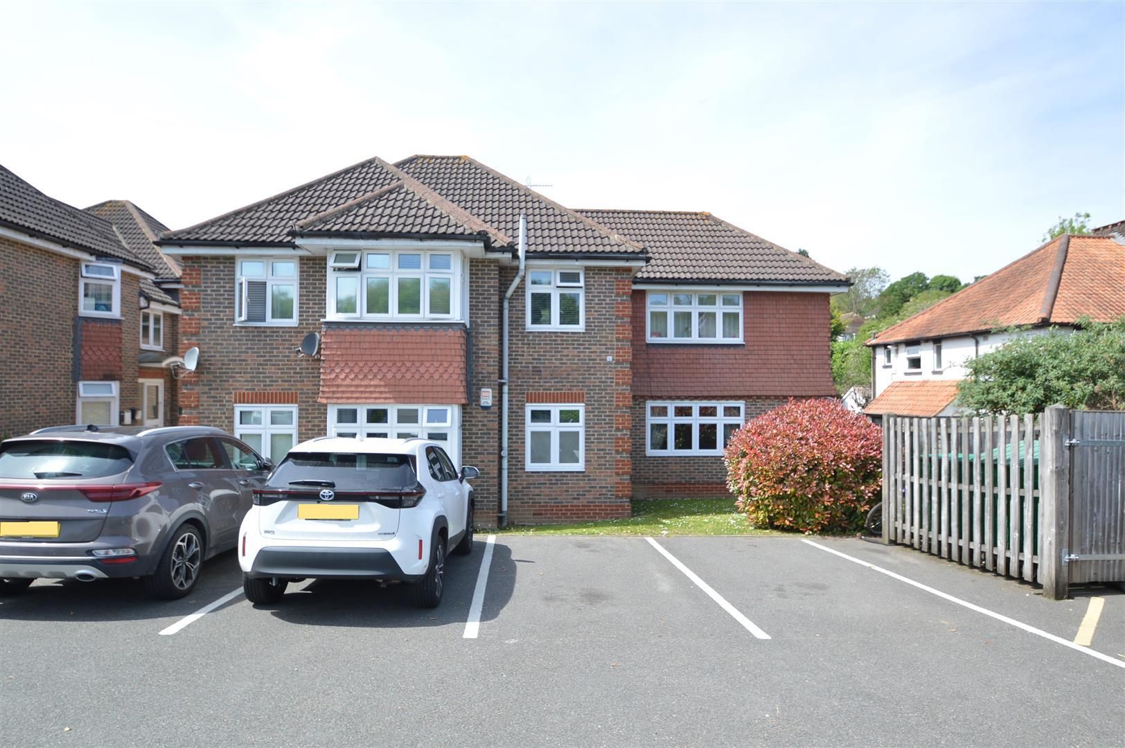 2 bed flat for sale in Brighton Road, Hooley, Coulsdon CR5 Zoopla