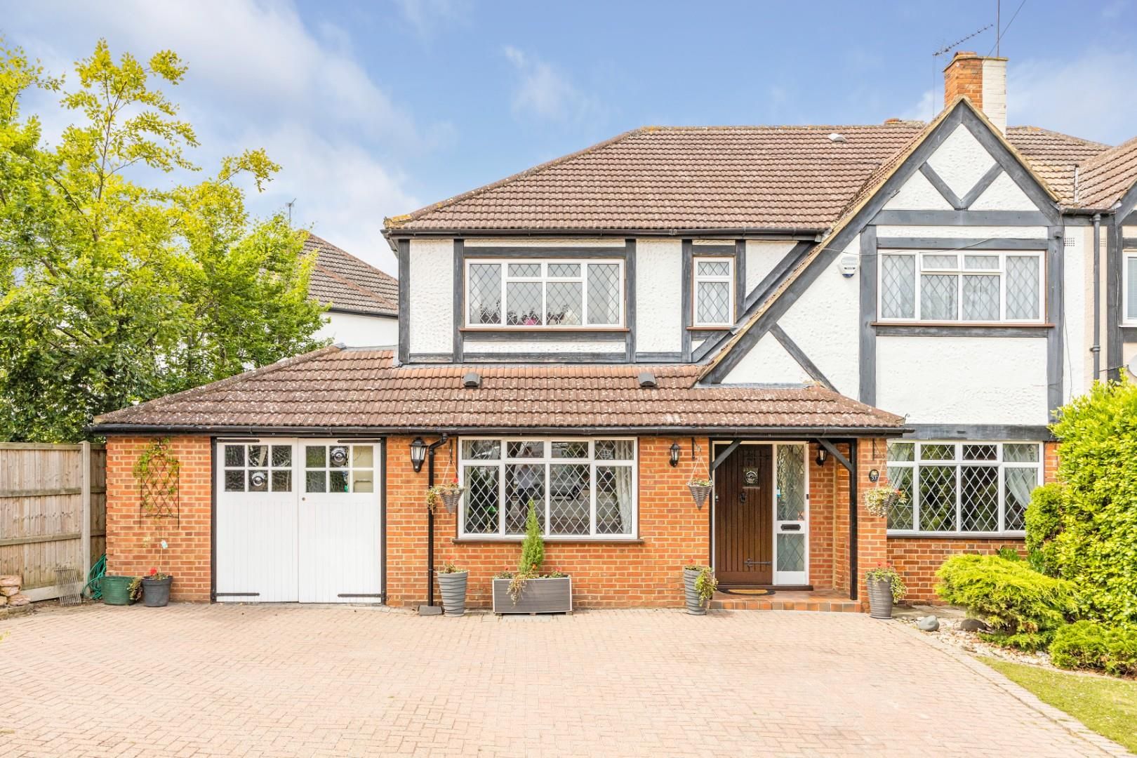 4 bed semidetached house for sale in Grafton Road, Worcester Park KT4