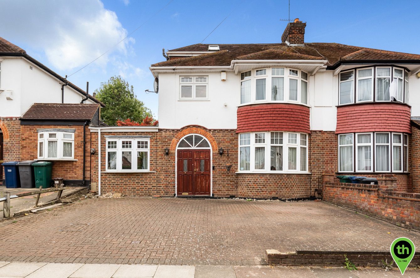 4 bed semidetached house for sale in Hillside Gardens, Edgware HA8 Zoopla