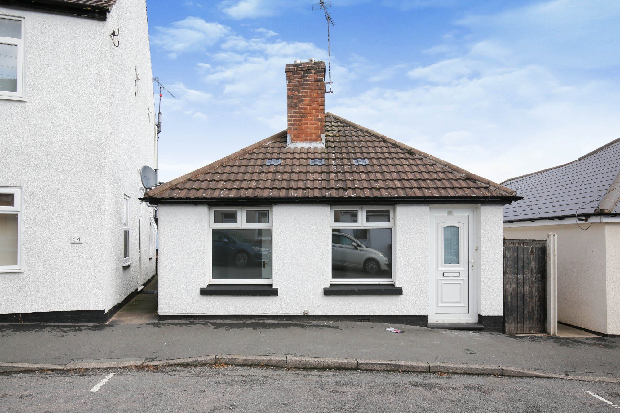 2 bed detached bungalow to rent in Erdington Road, Atherstone