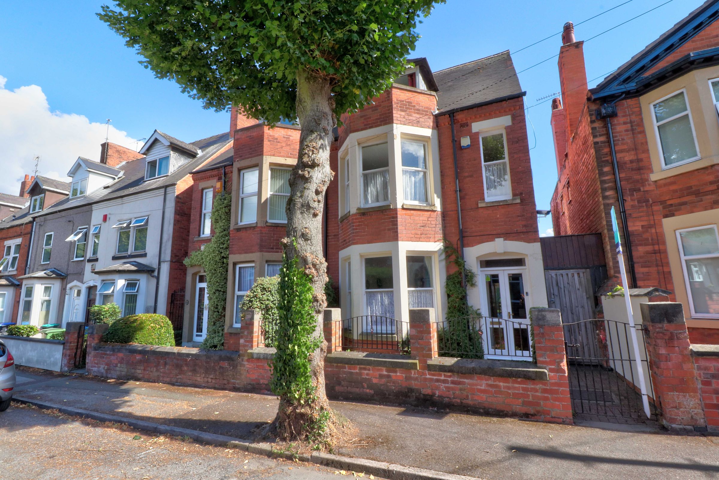 4 bed semidetached house for sale in Layton Avenue, Mansfield NG18