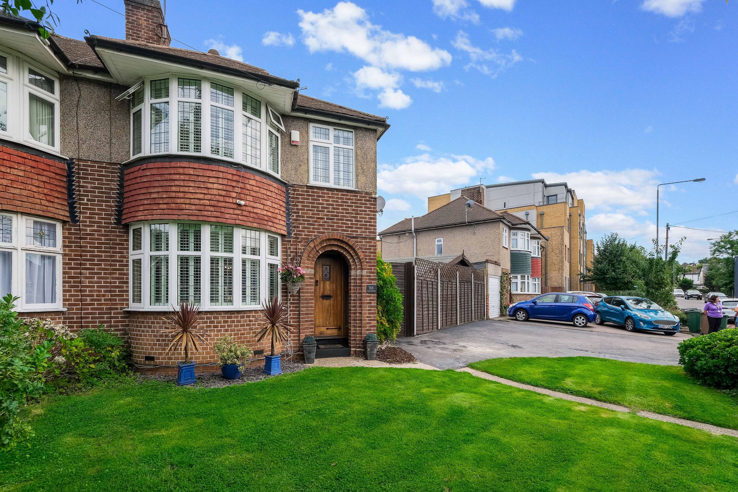 3 bed semidetached house for sale in Kings Head Hill, London E4 Zoopla