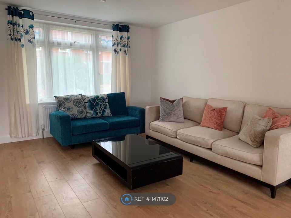 3 bed terraced house to rent in Manford Way, Chigwell IG7 Zoopla