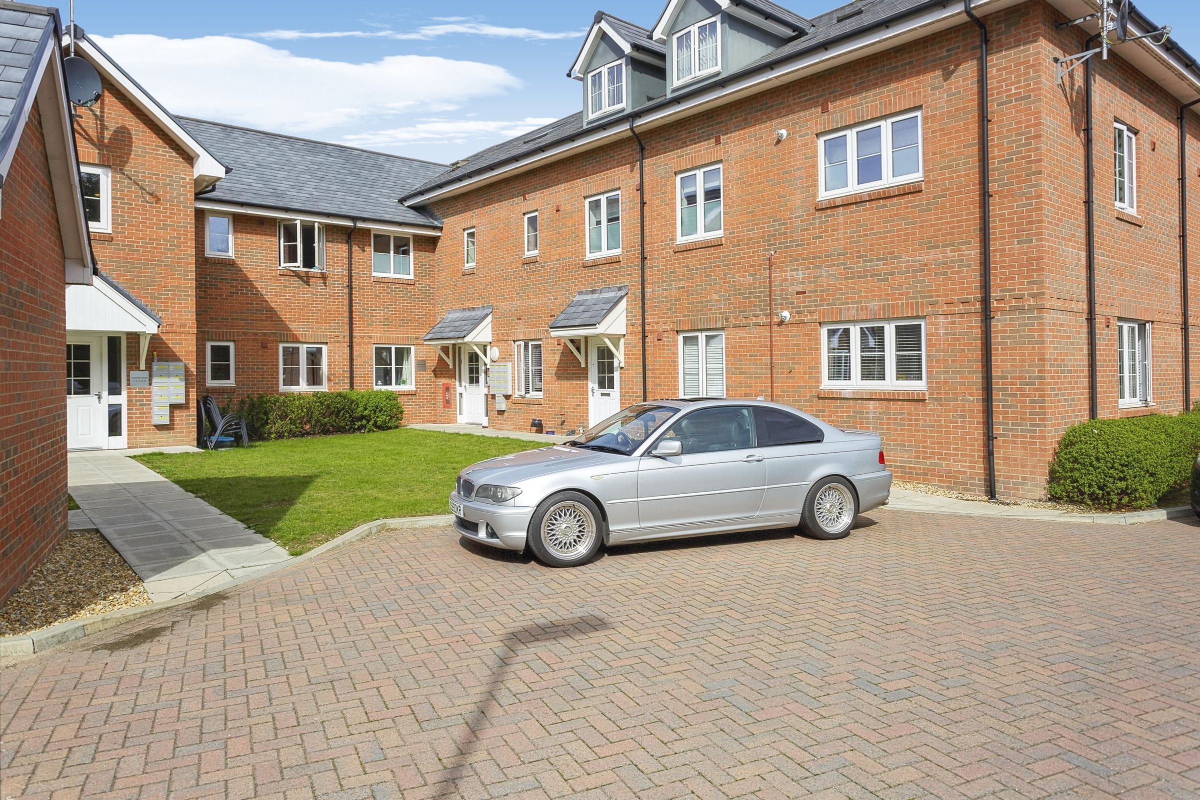 2 bed flat for sale in Oak Leaf Way, Horndean, Waterlooville PO8 Zoopla