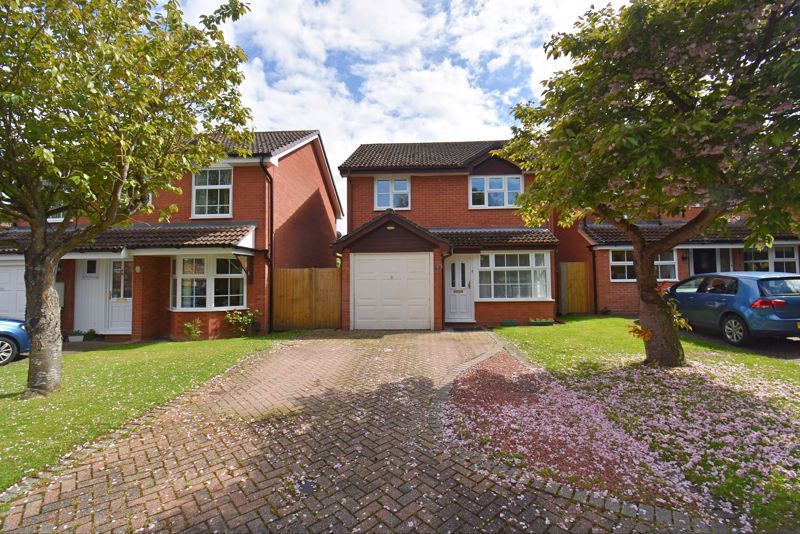 3 bed detached house for sale in Kings Pightle, Chineham, Basingstoke