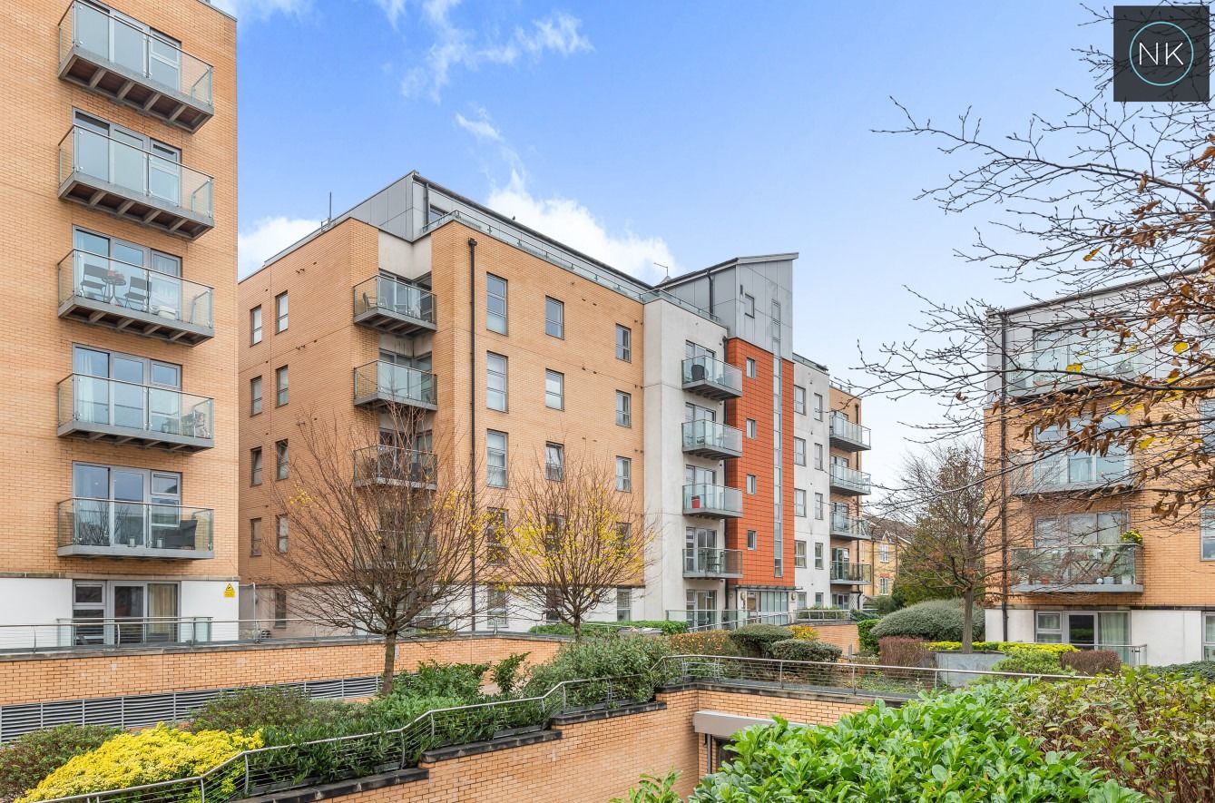 2 bed flat for sale in Kingswood Heights, Queen Mary Avenue, South