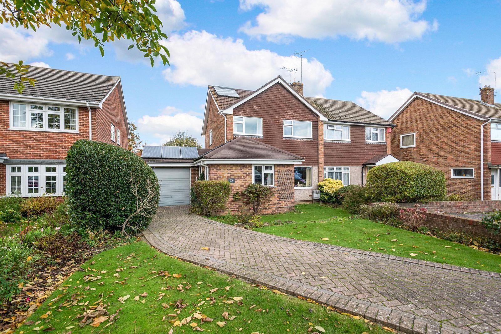 3 bed semidetached house for sale in Walnut Tree Way, Meopham