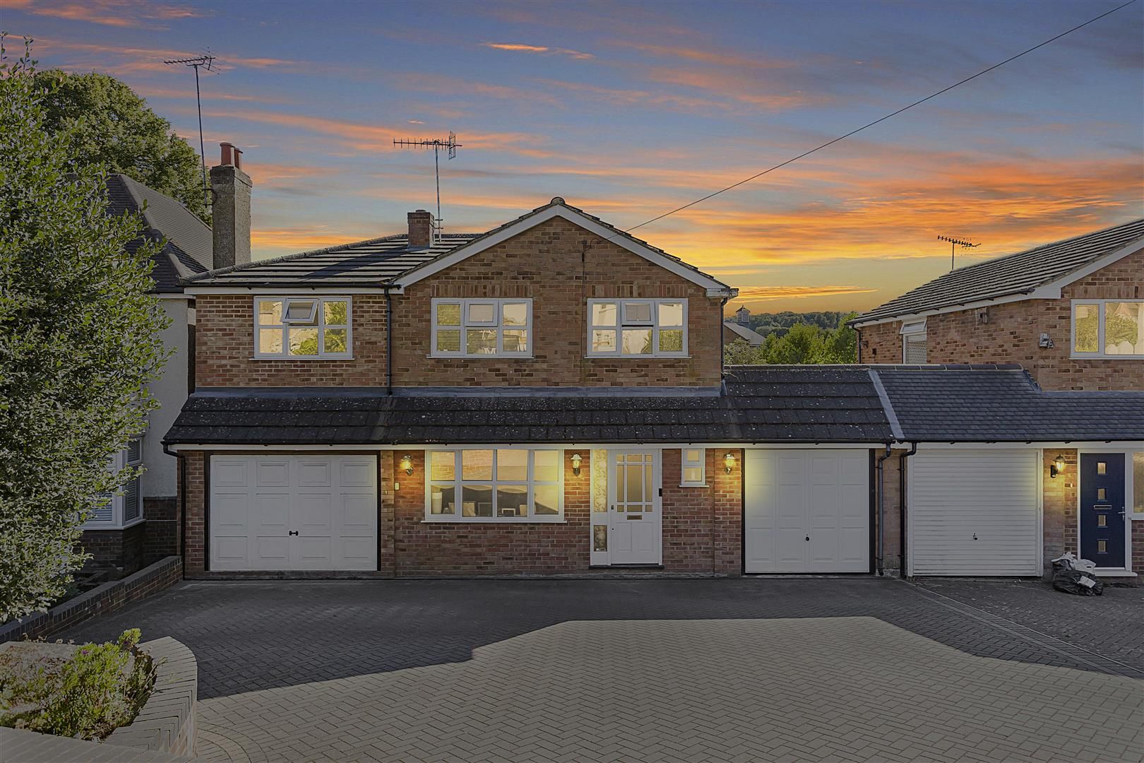 5 bed linkdetached house for sale in Belswains Lane, Hemel Hempstead