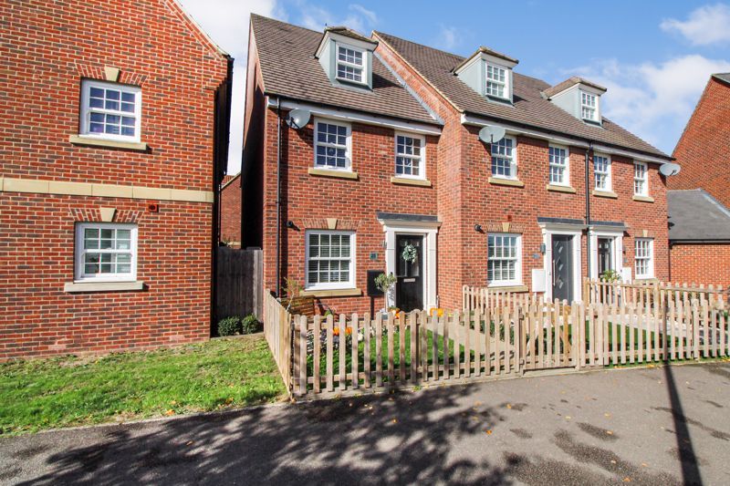 4 bed end terrace house for sale in Southern Cross, Wixams MK42 Zoopla