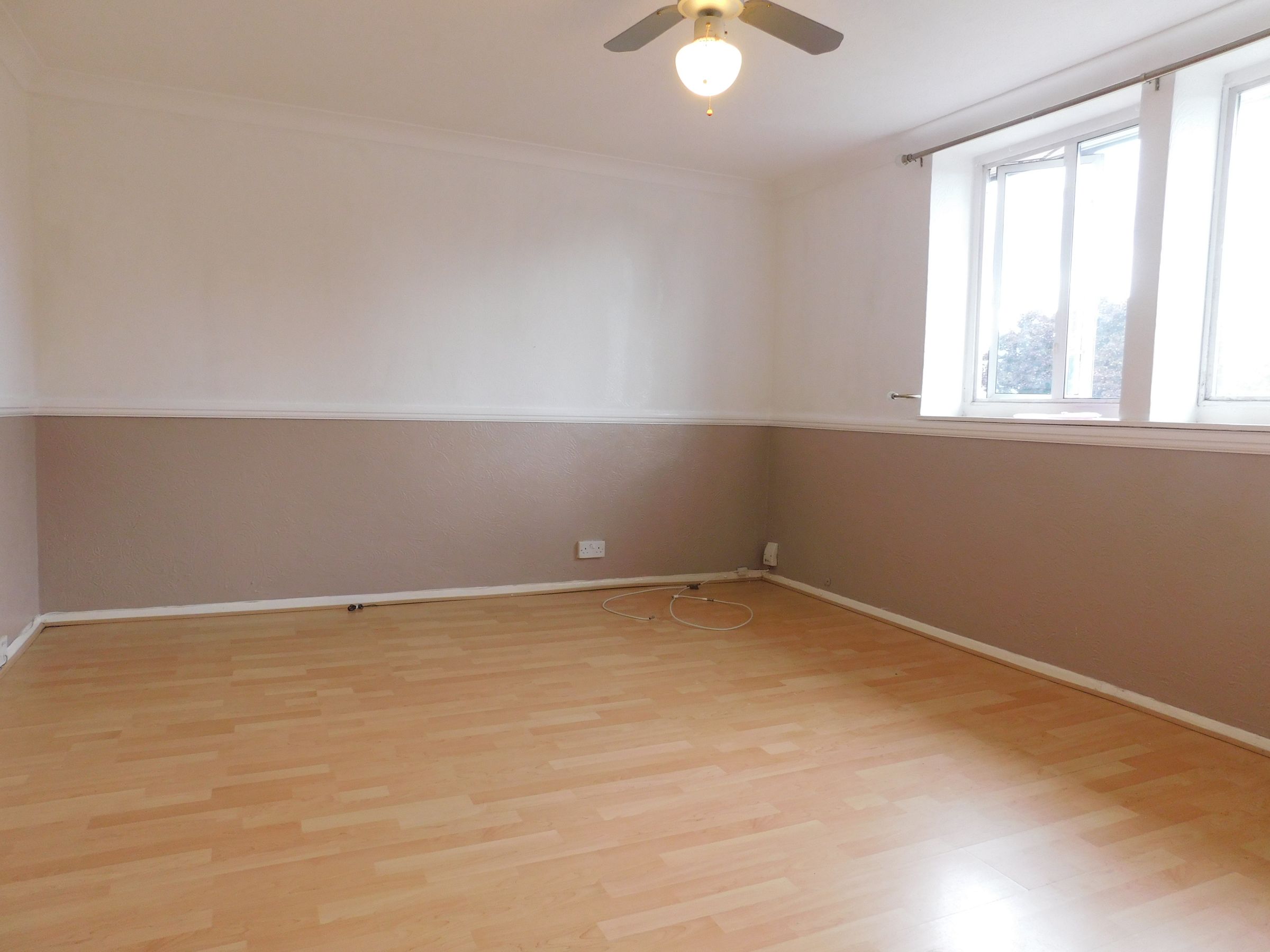 1 bed flat to rent in Lillieshall Road, Morden, Surrey SM4 Zoopla
