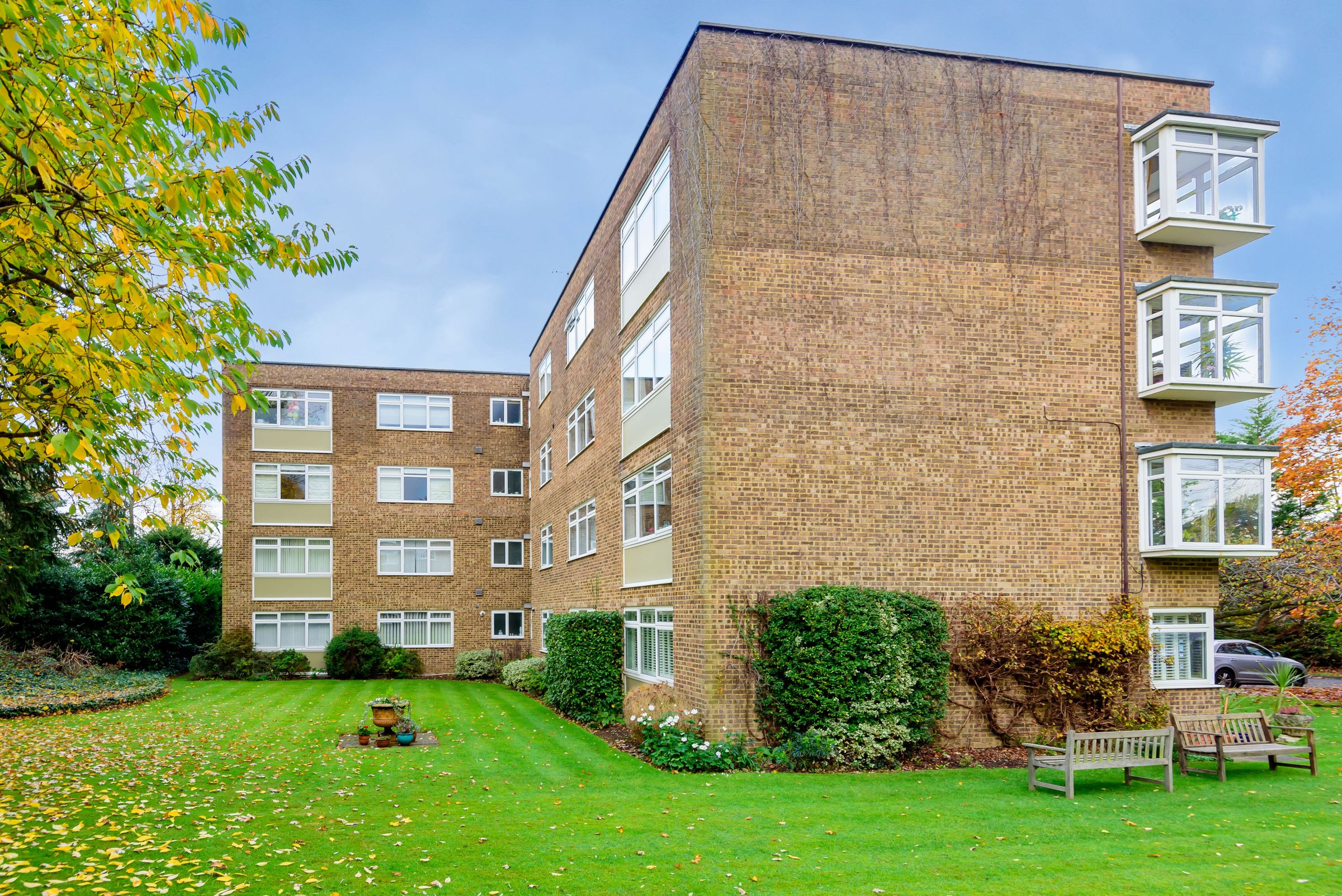 2 bed flat for sale in Buckingham Close, Guildford, Surrey GU1 Zoopla