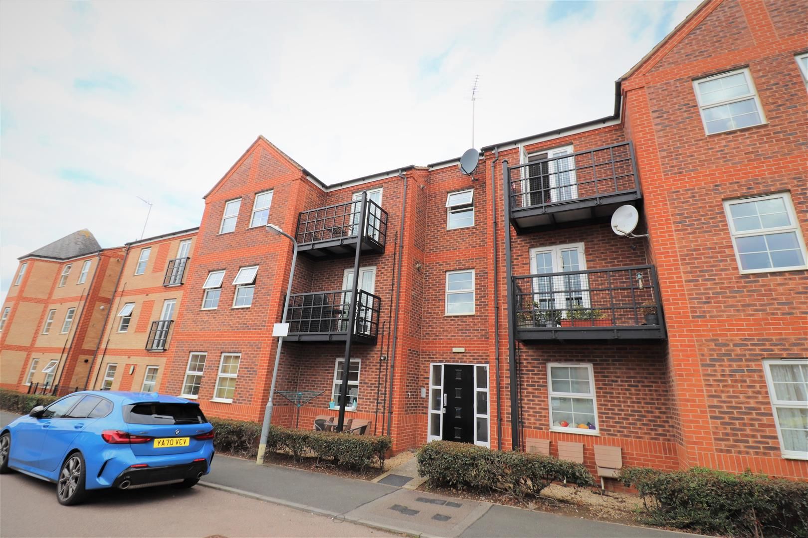 2 bed flat for sale in Newport Pagnell Road, Wootton, Northampton NN4