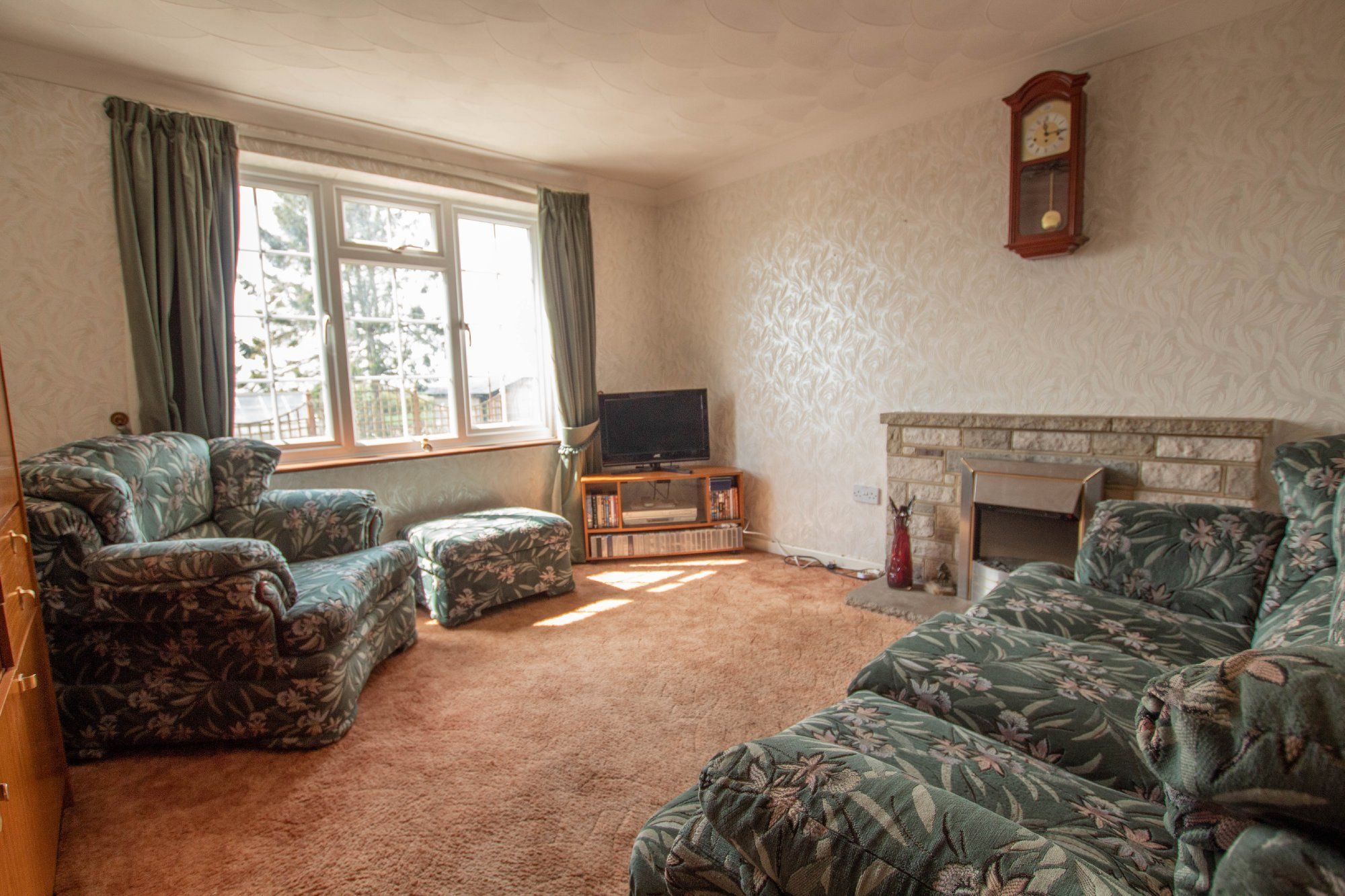 3 bed semidetached house for sale in High Street, West Wickham