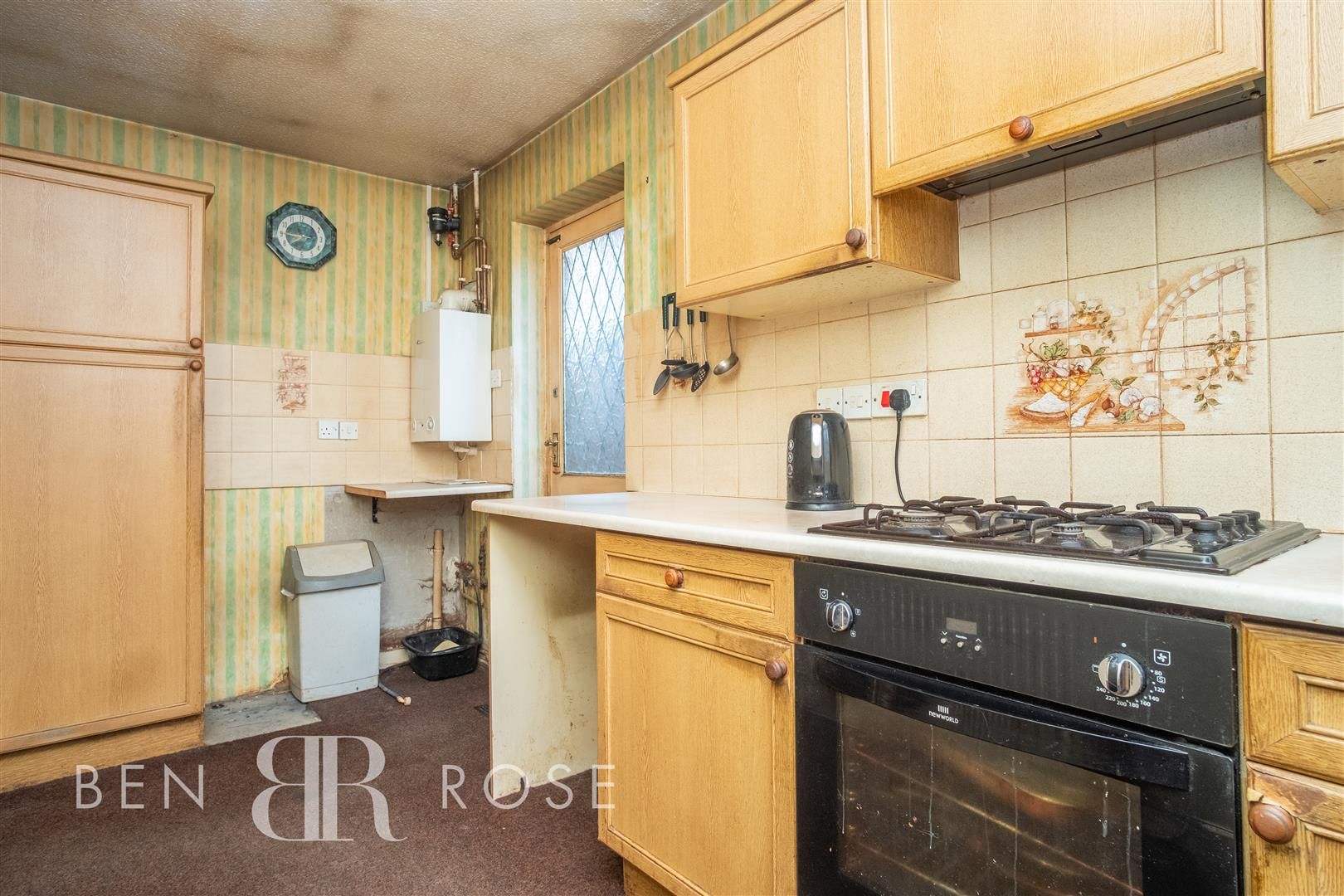 2 bed detached bungalow for sale in Chiltern Meadow, ClaytonLeWoods