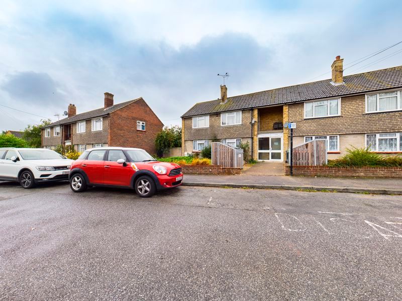 2 bed flat for sale in St. Johns Crescent, Tyler Hill, Canterbury CT2
