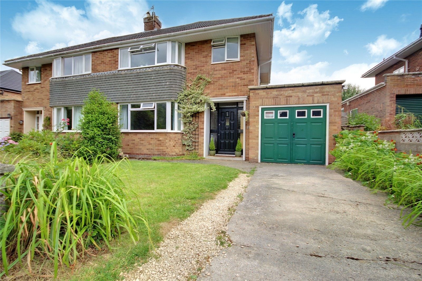 3 bed semidetached house for sale in Farleigh Crescent, Lawn, Swindon