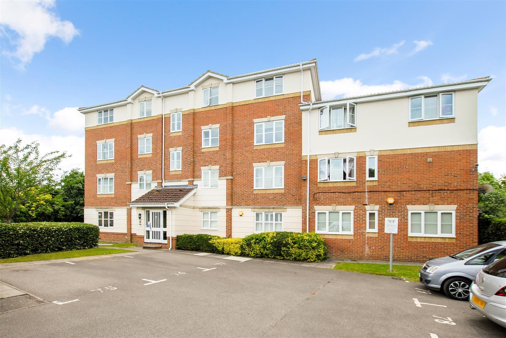 2 bed flat for sale in Cobham Close, Cippenham, Slough SL1 Zoopla
