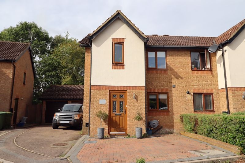 3 bed semidetached house for sale in Groombridge, Kents Hill, Milton