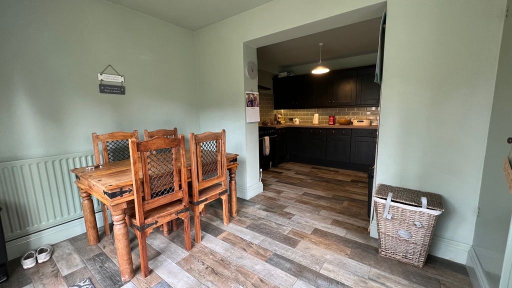 3 bed semidetached house for sale in Dugdale Crescent, Sutton