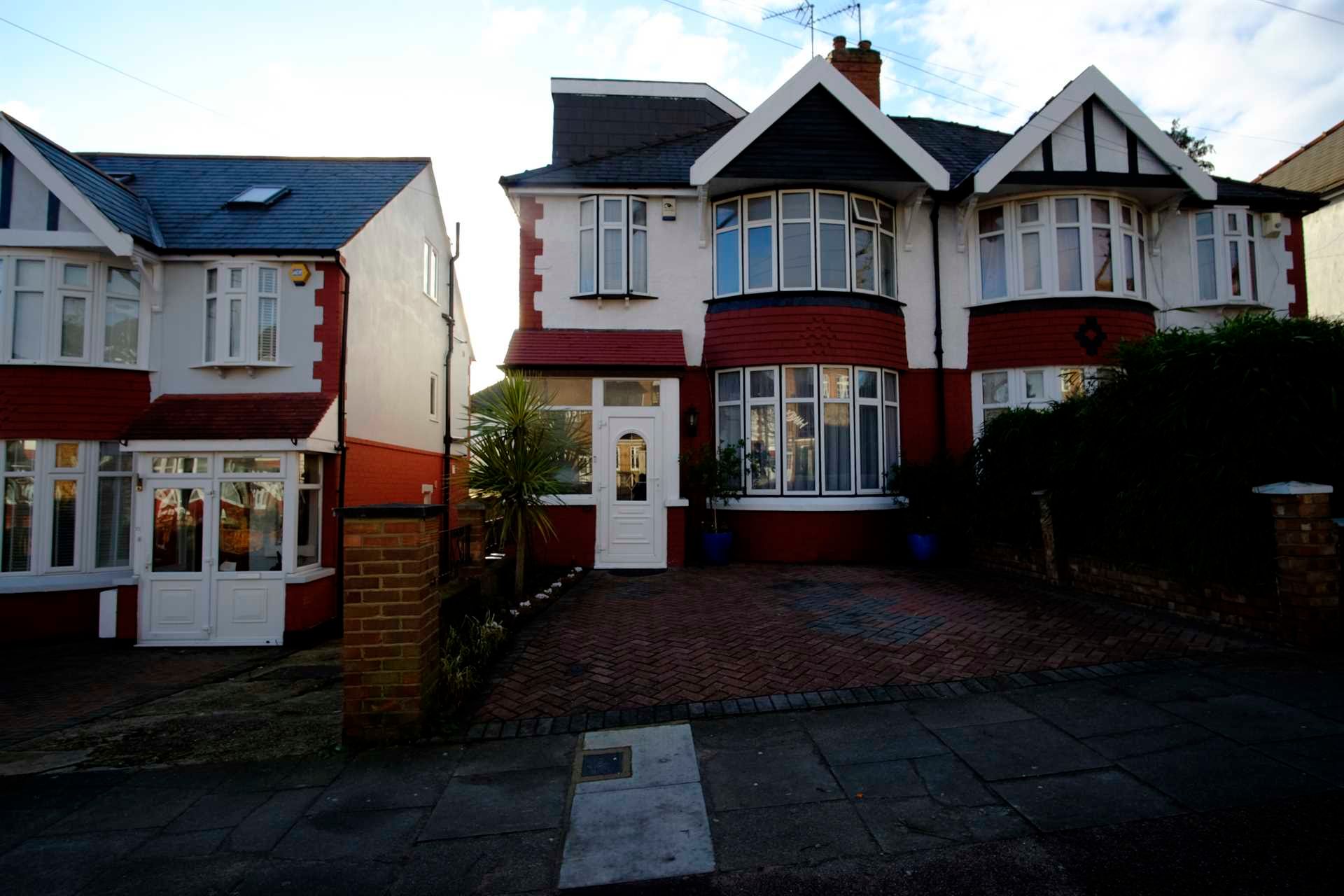 Lyndhurst Avenue, London, Greater London N12