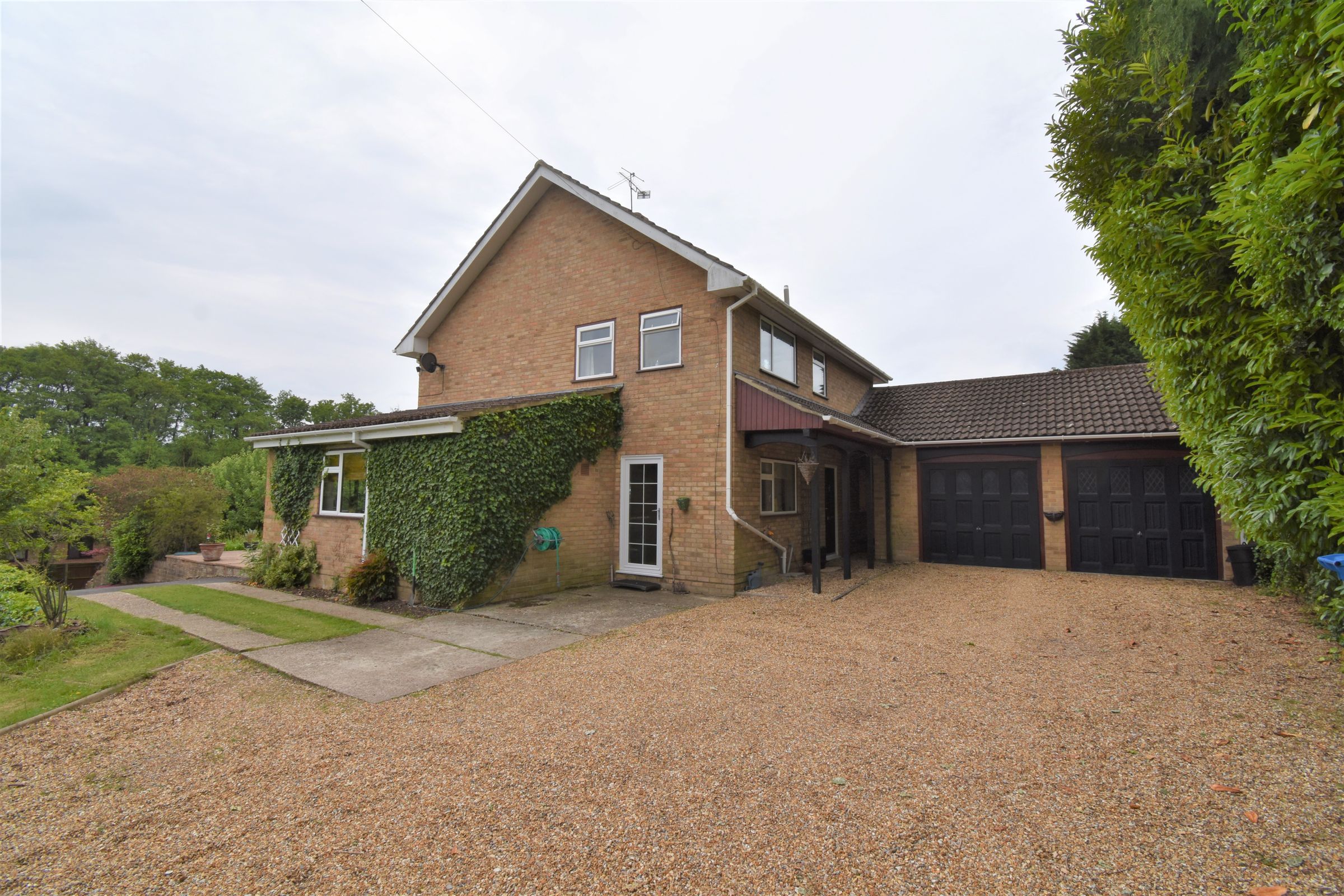 4 bed detached house for sale in Luke Road, Aldershot GU11 Zoopla