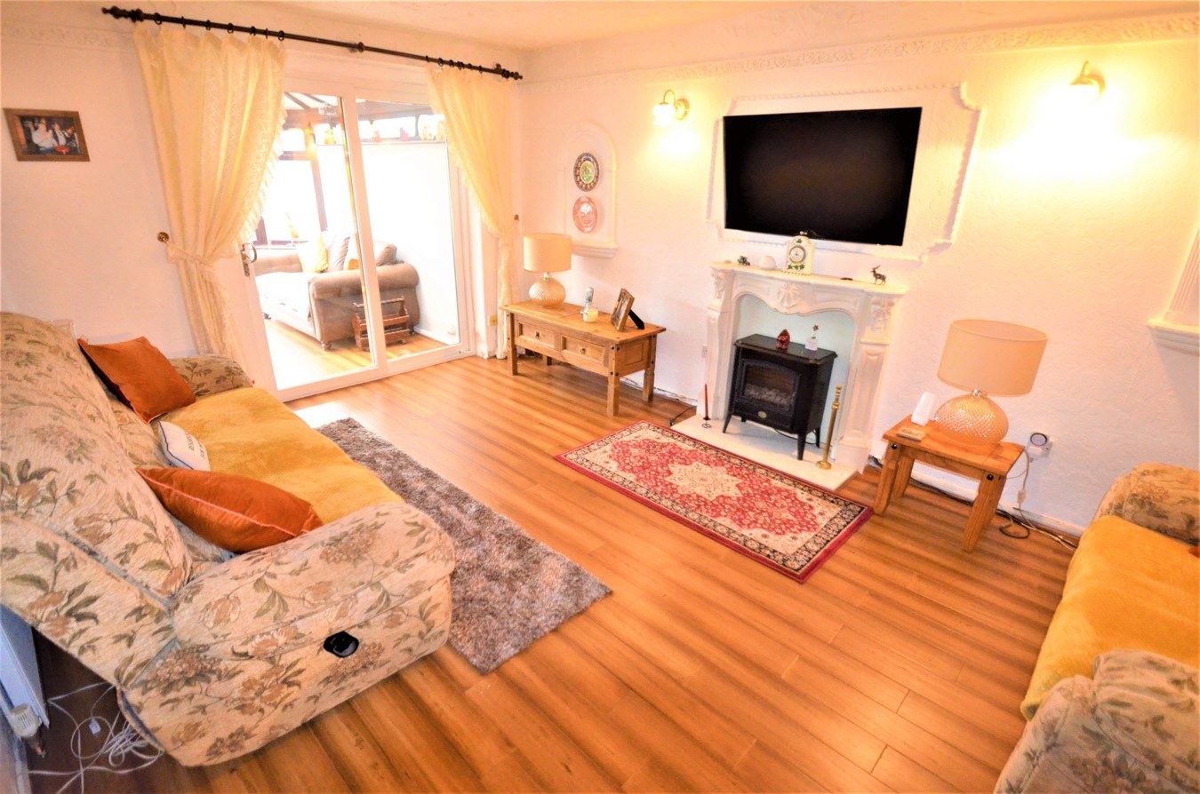 2 bed detached bungalow for sale in Highgate Close, New Rossington