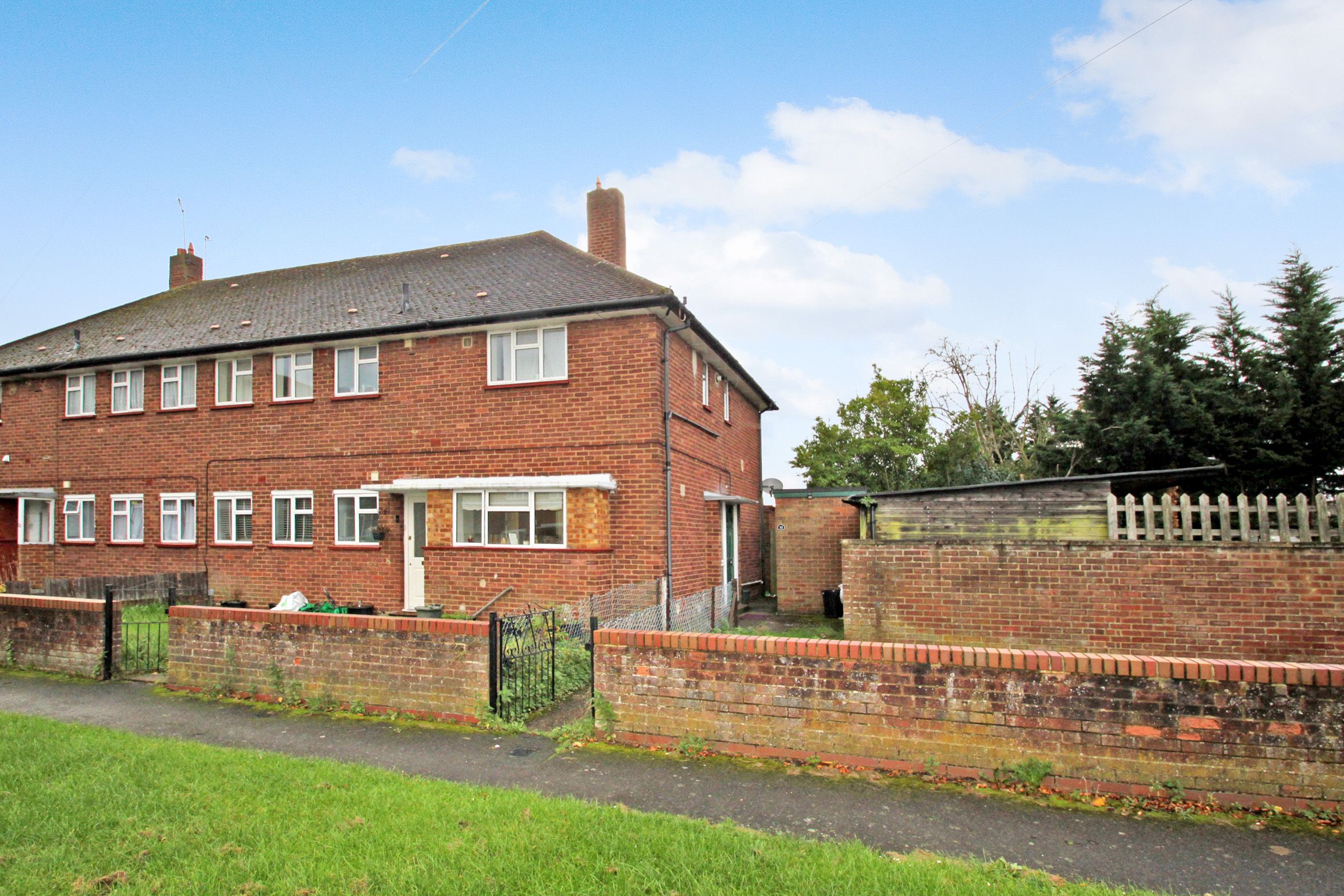 2 bed for sale in Bramble Close, Hillingdon, Middlesex UB8