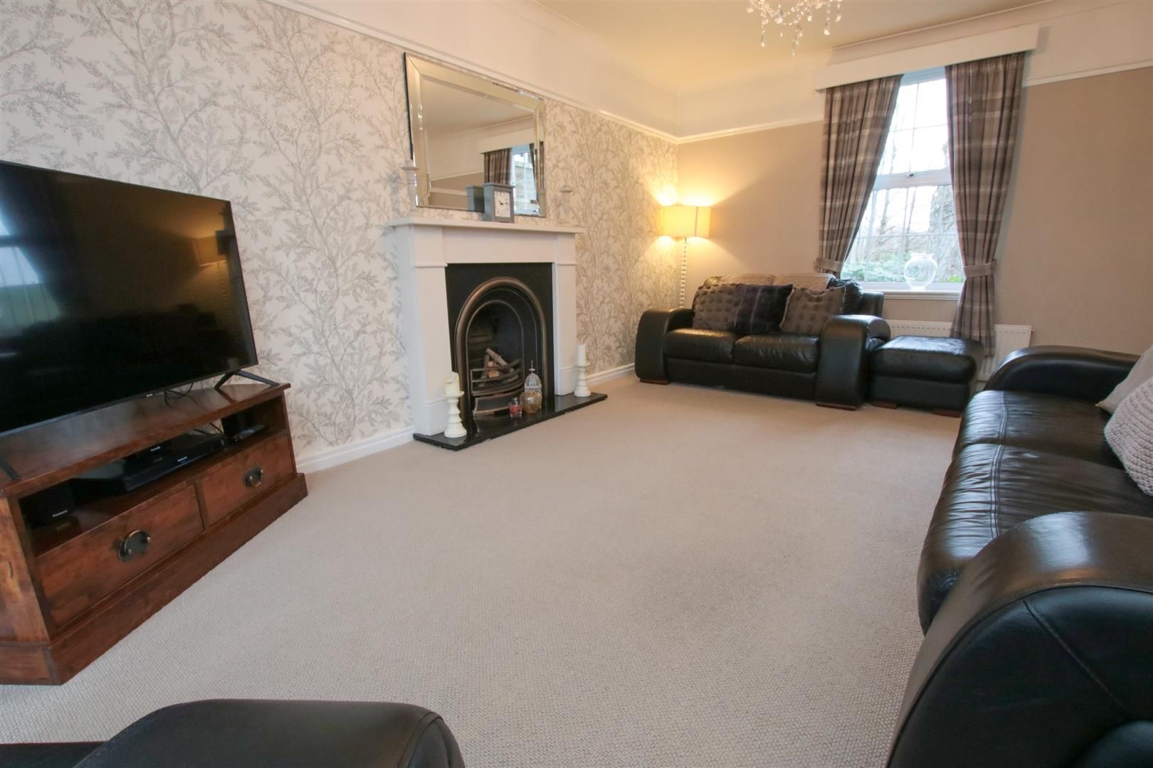 6 bed detached house for sale in Mills Drive, Lindholme, Doncaster DN7