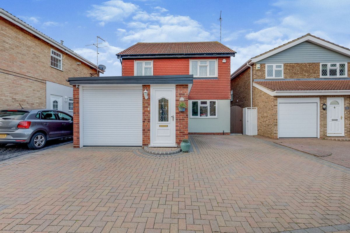 4 bed detached house for sale in The Spinneys, LeighOnSea SS9 Zoopla