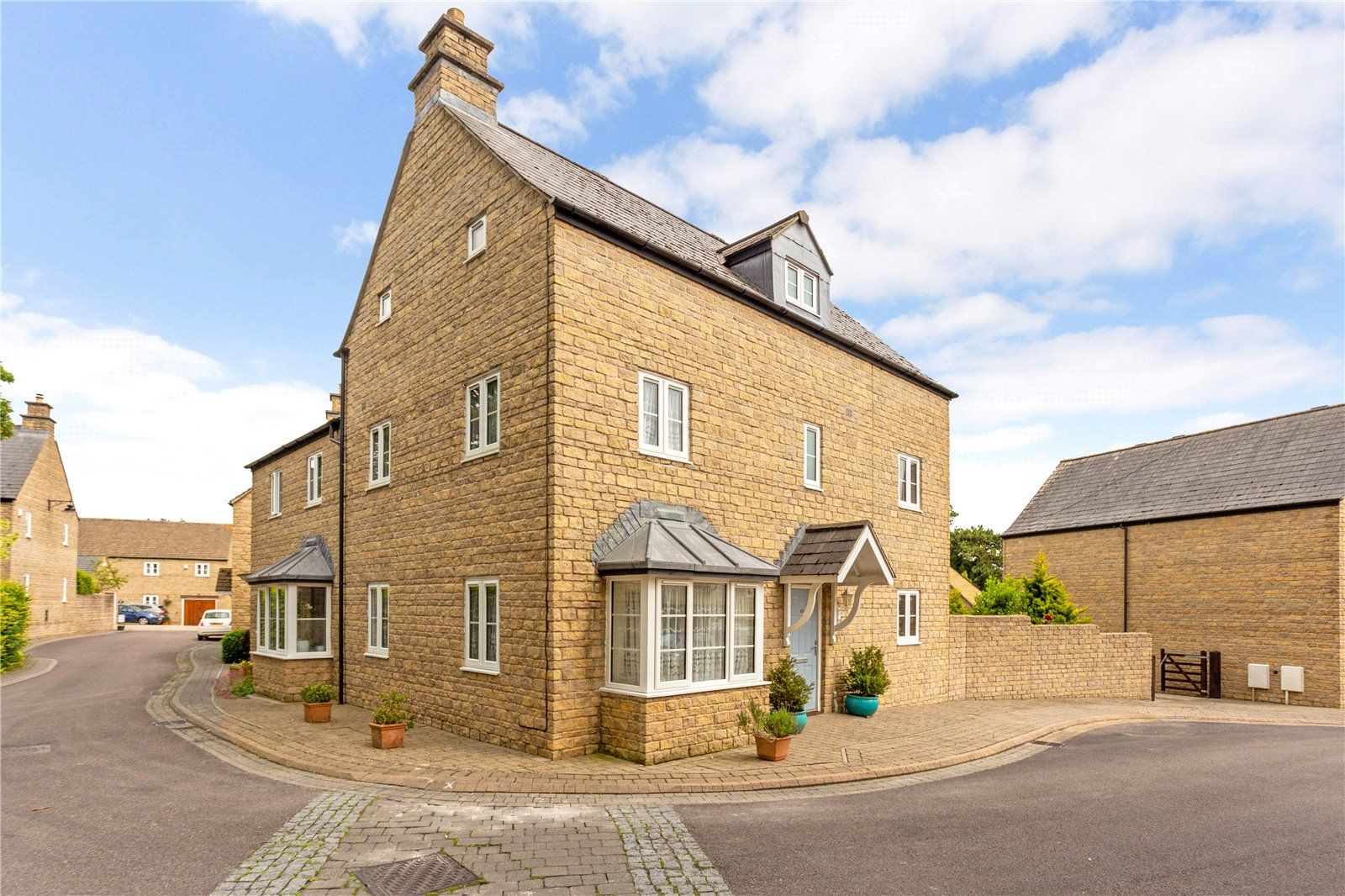 4 bed semidetached house for sale in Barcelona Drive, Minchinhampton