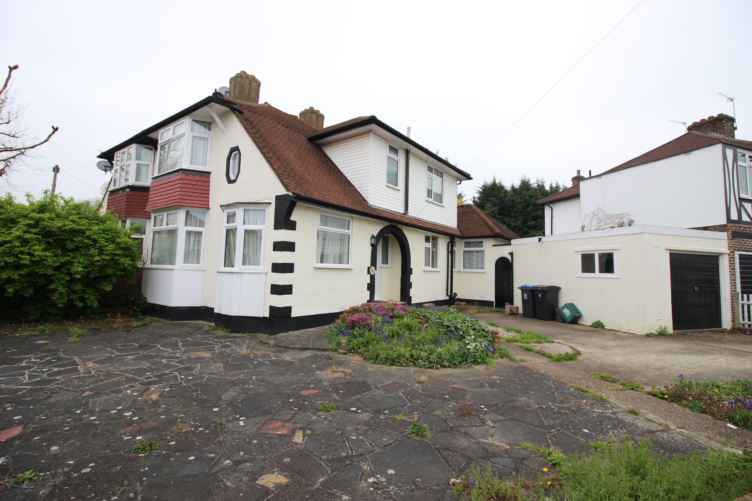 3 bed semidetached house to rent in Brockenhurst Avenue, Worcester