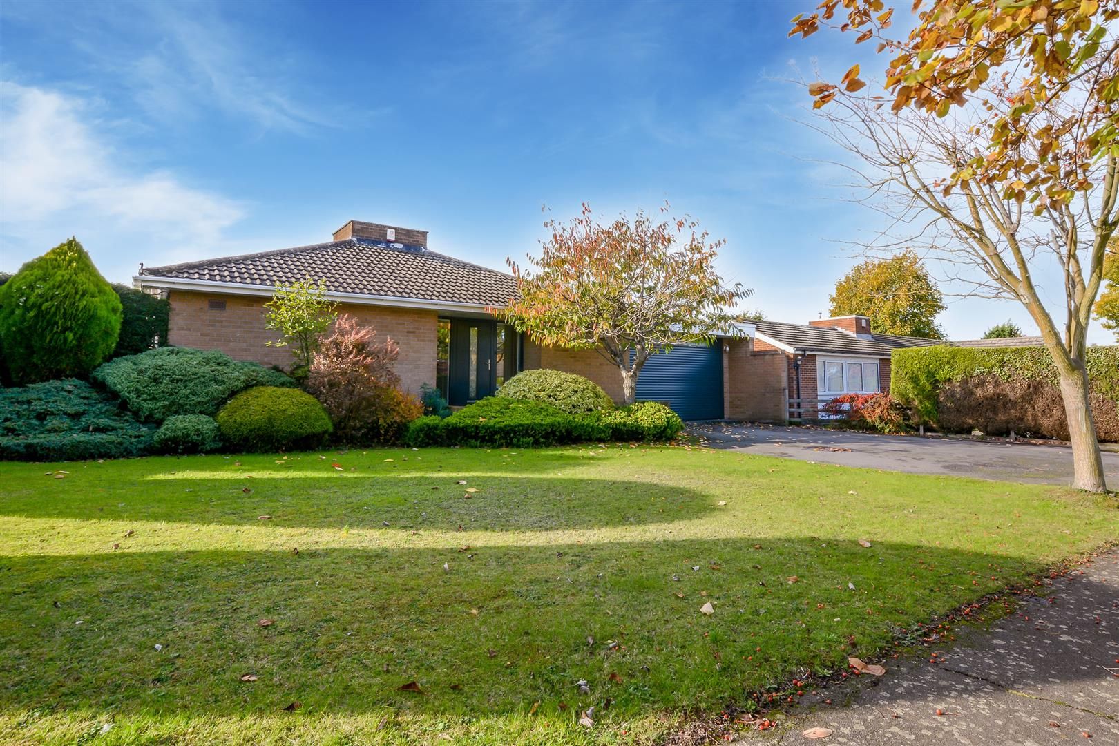 4 bed detached bungalow for sale in Paddock Close, Castle Donington