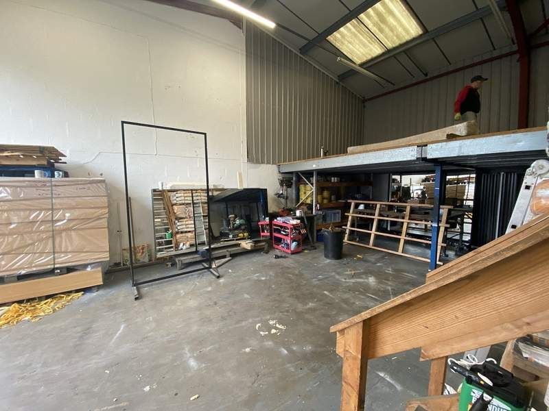 Light industrial to let in Aspley Close, Four Ashes Industrial Estate
