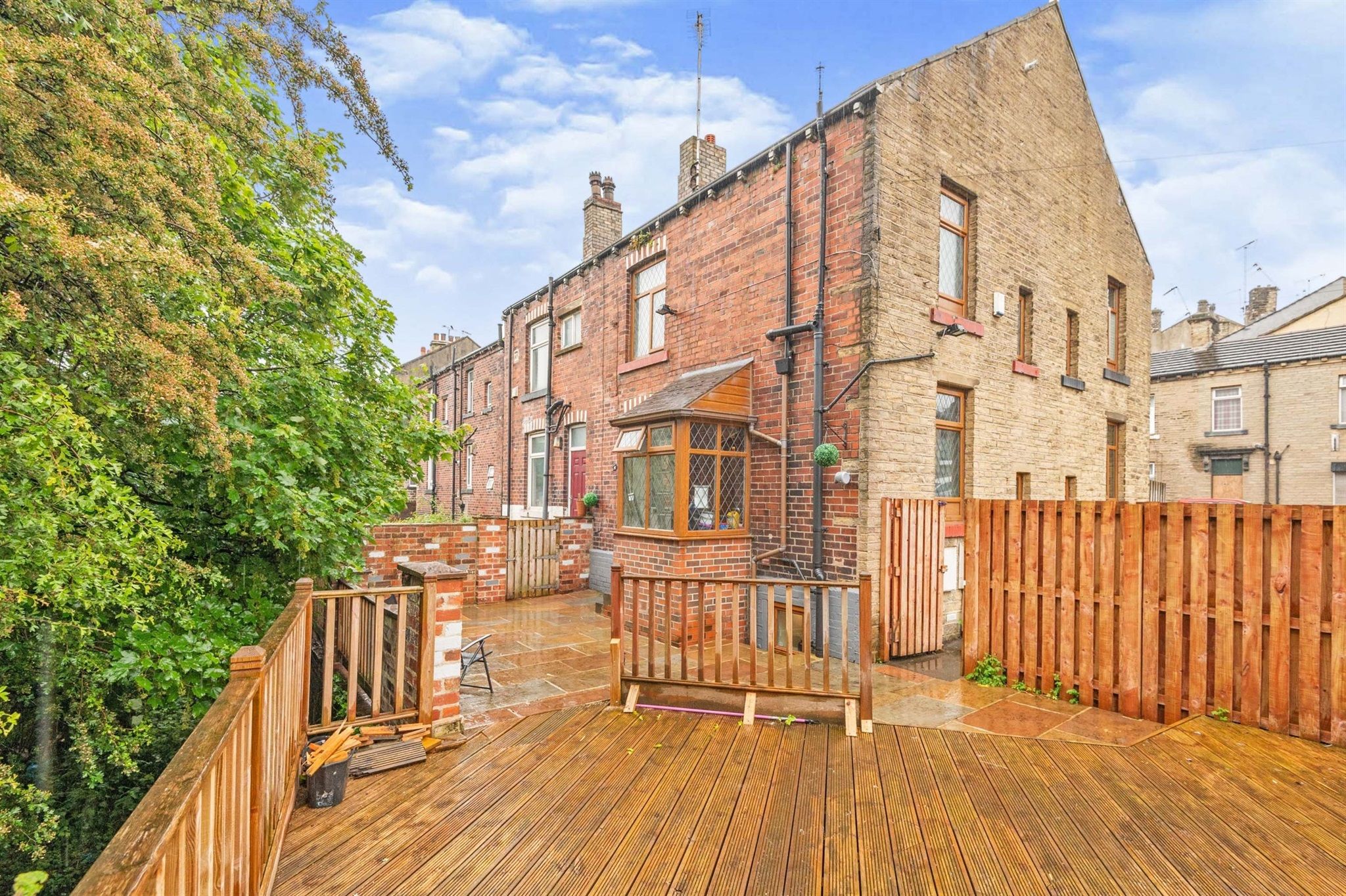 1 bed end terrace house for sale in Bradford Road, Oakenshaw, Bradford