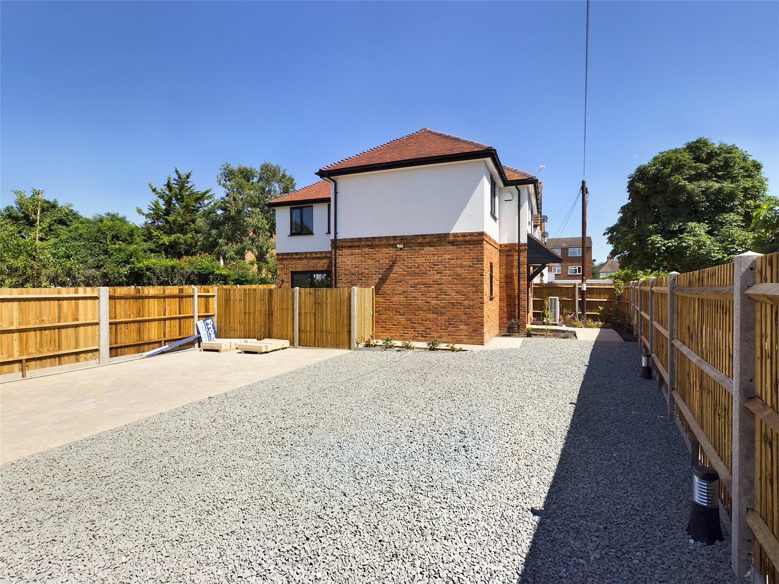 Elmsway, Ashford, Middlesex TW15  