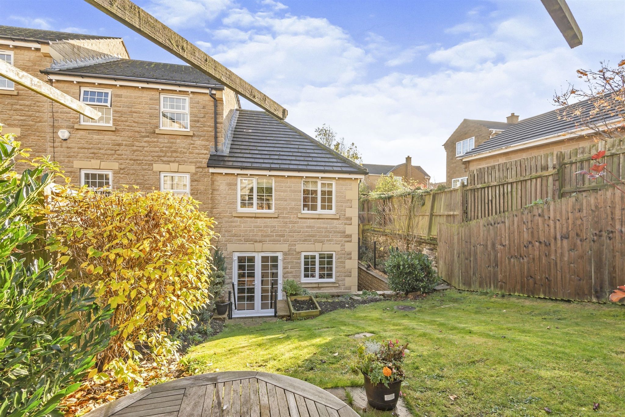 3 bed end terrace house for sale in Gardeners Walk, Skelmanthorpe