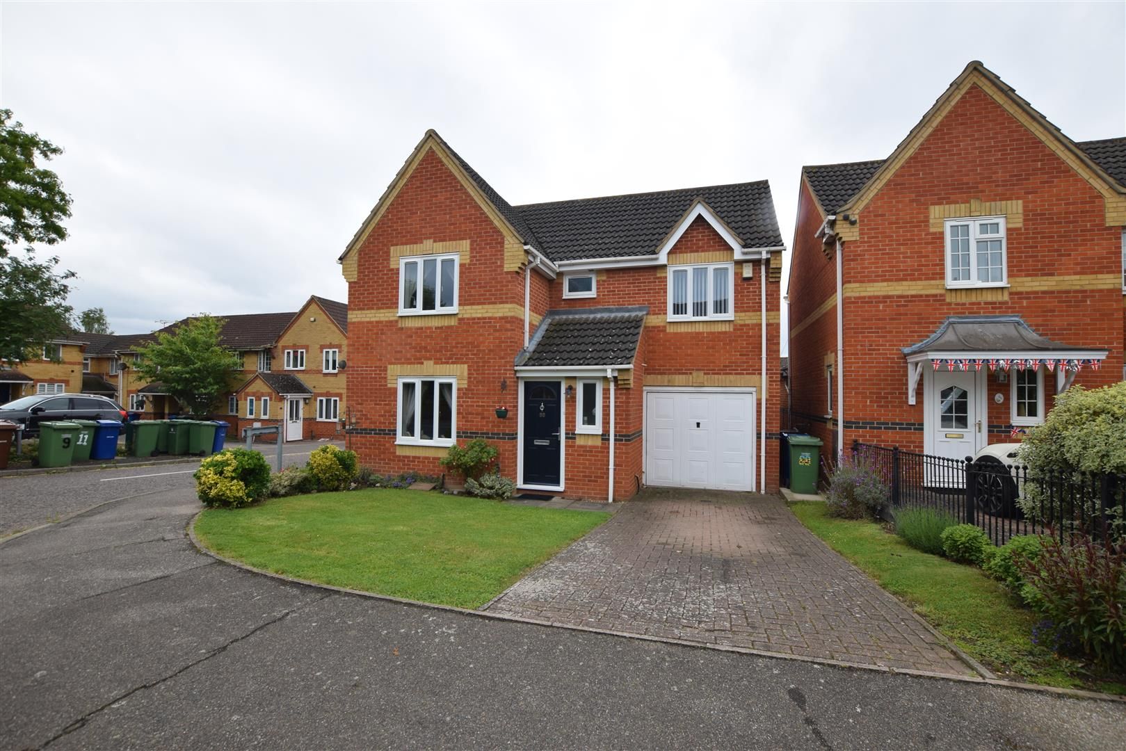 4 bed detached house for sale in Camden Road, Chafford Hundred, Grays