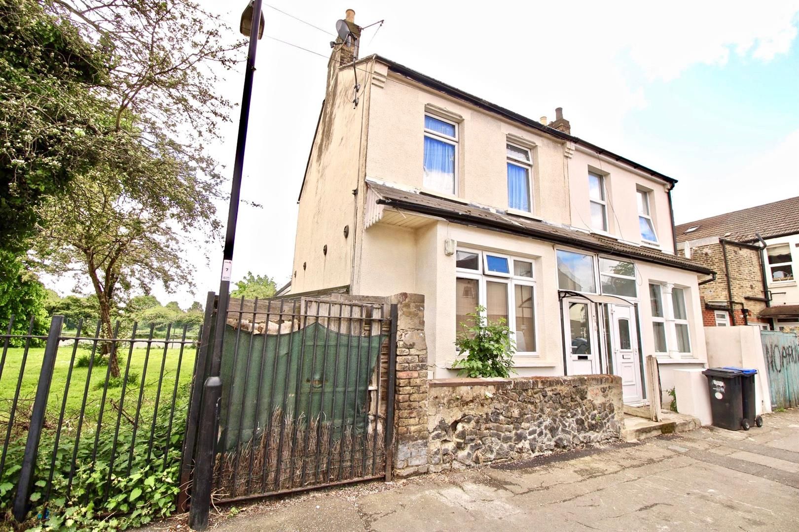 2 bed semidetached house for sale in Lawrence Road, London N18 Zoopla