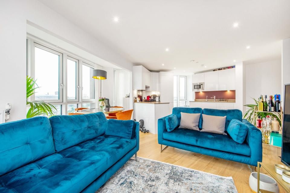 High Street, High Street, London E15  