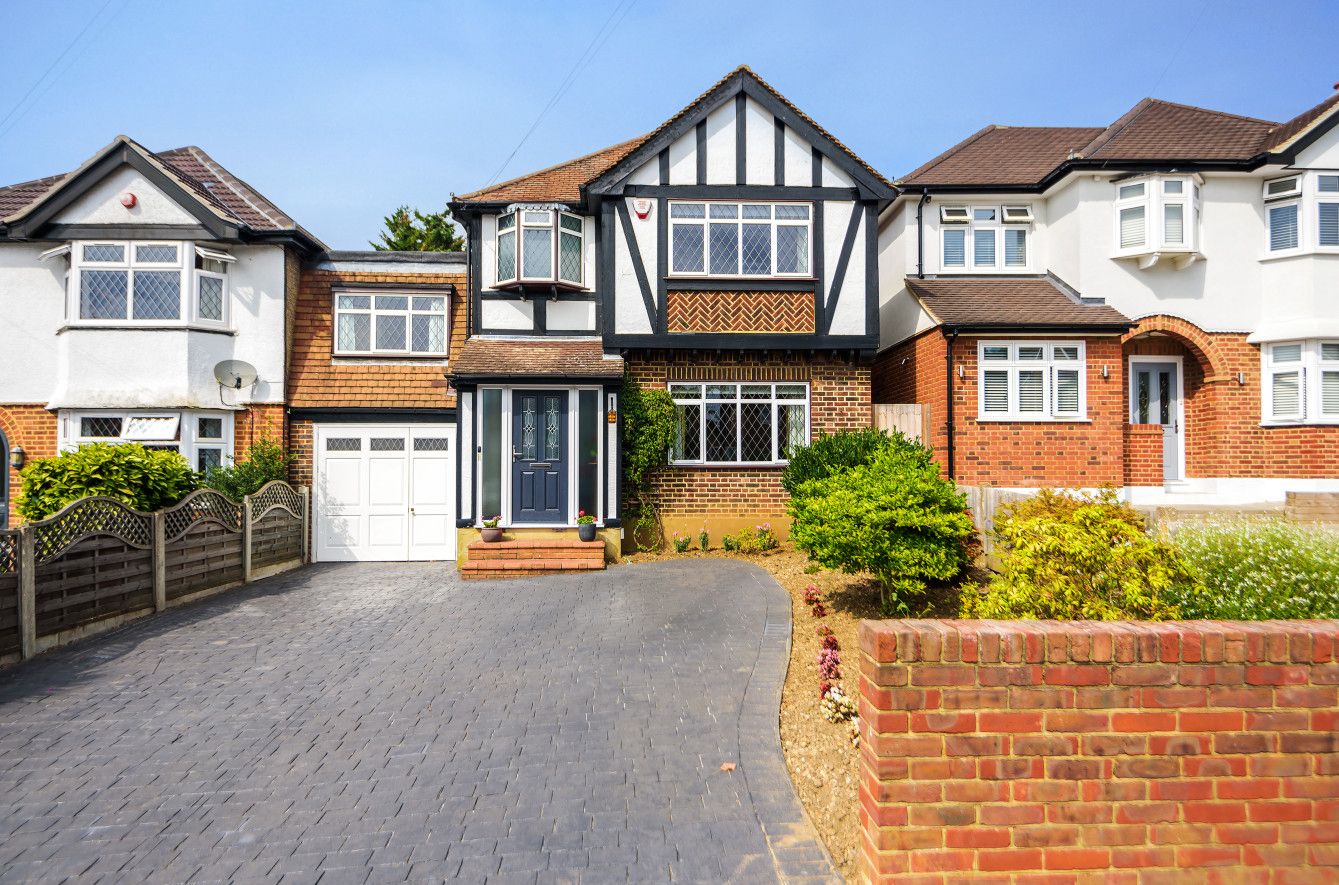 4 bed detached house for sale in Rosecroft Drive, Nascot Wood, Watford