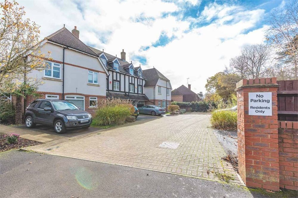 Bond Close, Iver Heath, Buckinghamshire SL0  