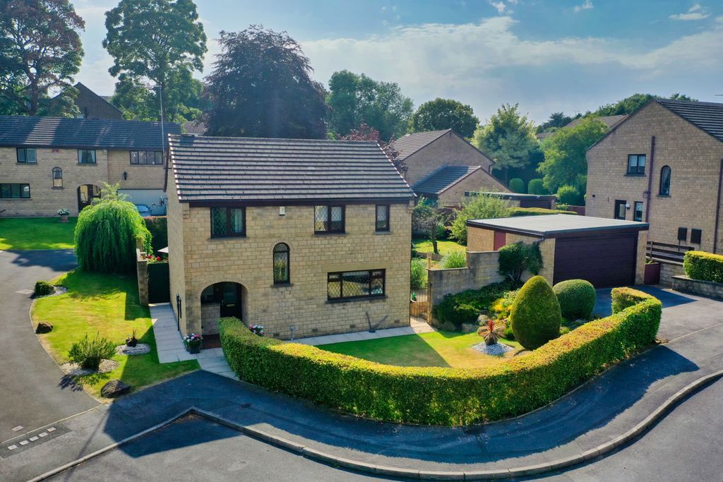 4 bed detached house for sale in Sycamore Drive, Cleckheaton BD19 Zoopla